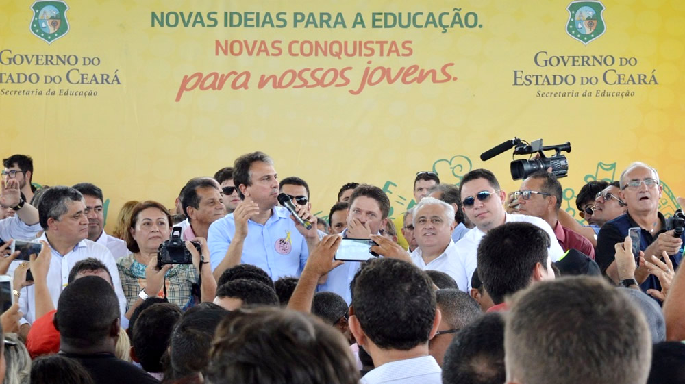 Governador Camilo Santana ao lado do prefeito Ednaldo inauguram escola no distrito de José de Alencar em Iguatu