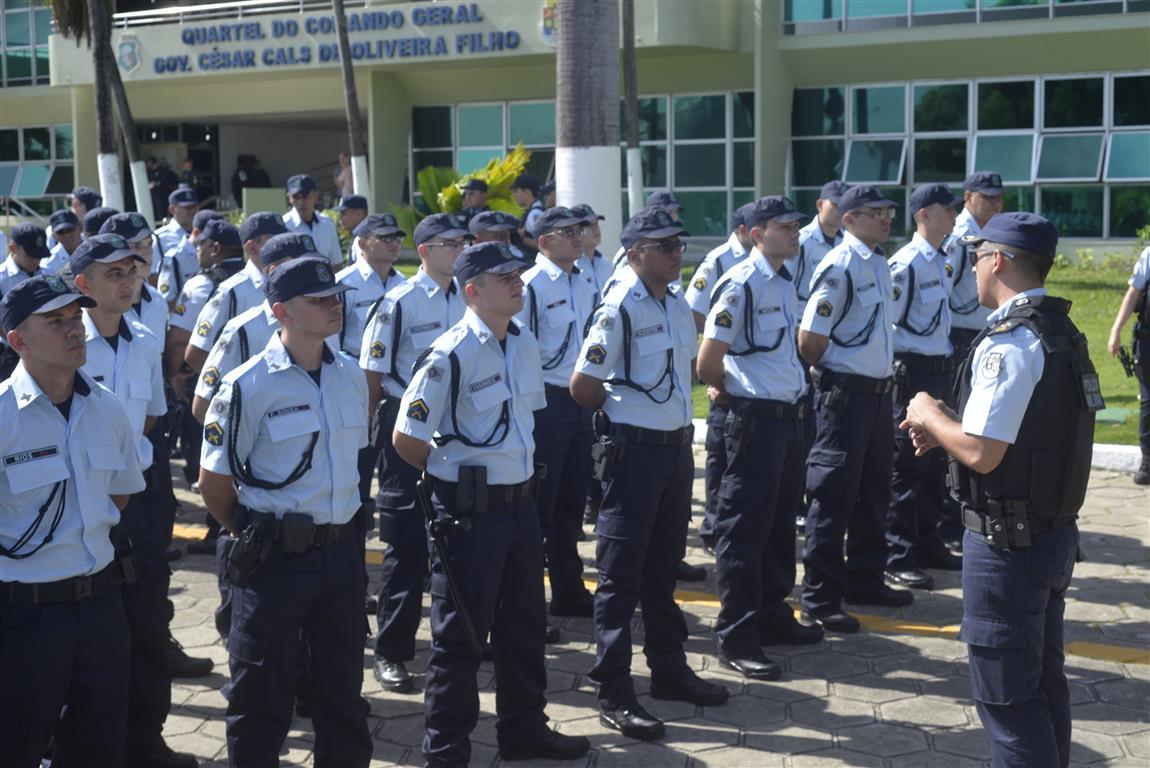 Camilo Santana cumpre promessa e convoca 373 novos PMs que já reforçam policiamento nas ruas