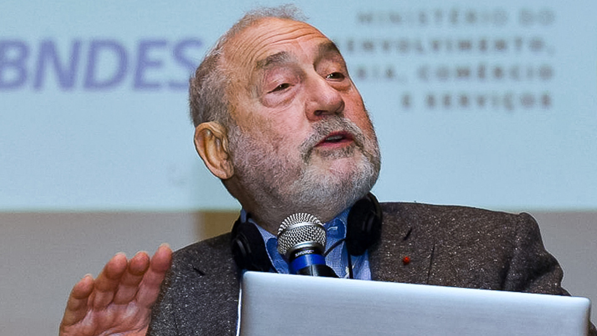 O Nobel de economia, Joseph Stiglitz, no seminário do BNDES: “A taxa de juros de vocês [Brasil] é de fato chocante” (Foto: Divulgação - BNDES)