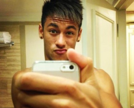 Neymar Jr fazendo Selfie ou user como queiram