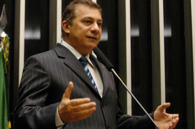 Deputado José Airton Cirilo é absolvido do processo da “Máfia das Ambulâncias”