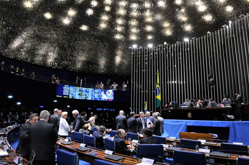 Senado aprova o fim da doação de empresas às campanhas