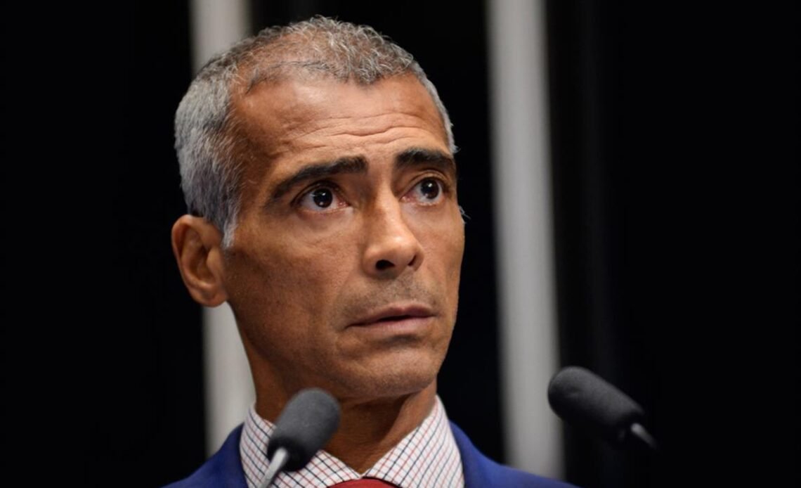 Romário é barrado pelo TSE de concorrer ao senado este ano