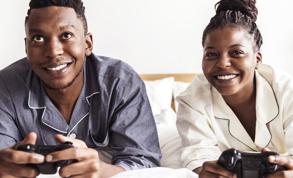 Pesquisa revela que mulheres e negros são maioria dos gamers no Brasil