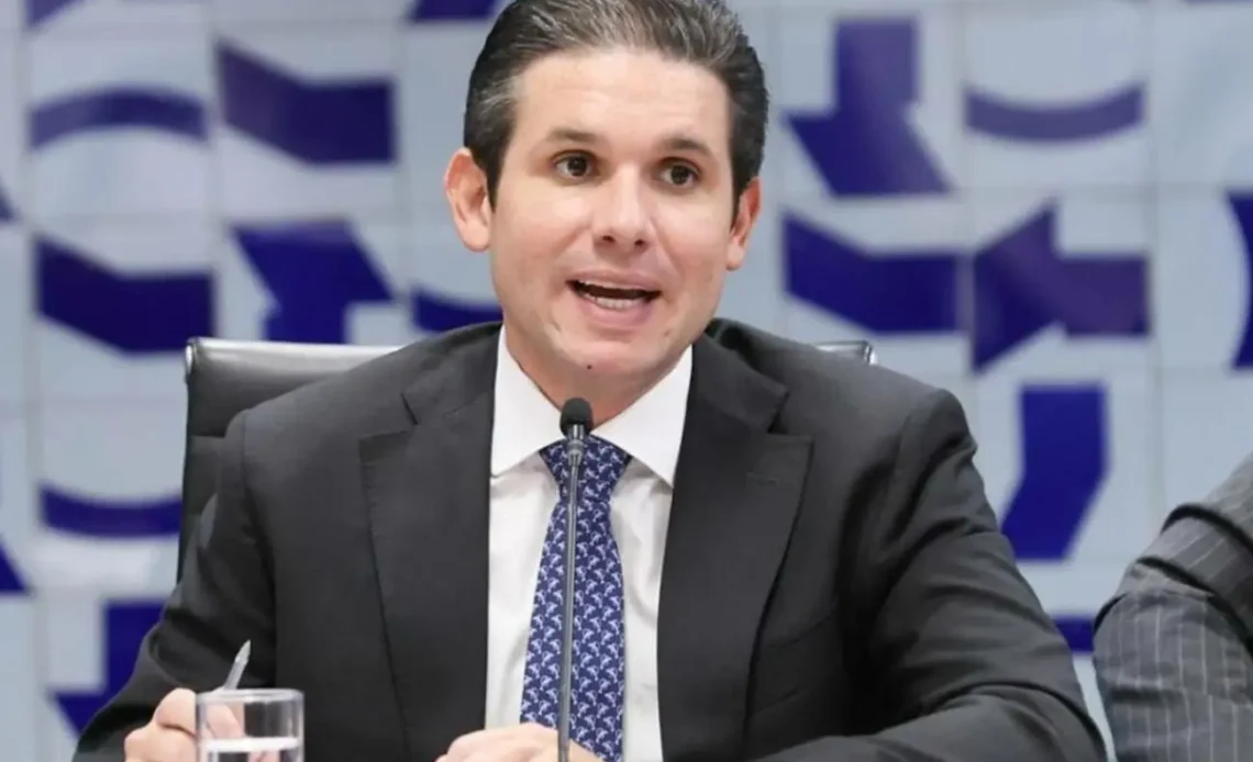 Hugo Motta é criticado e chamado de inimigo do povo nas redes